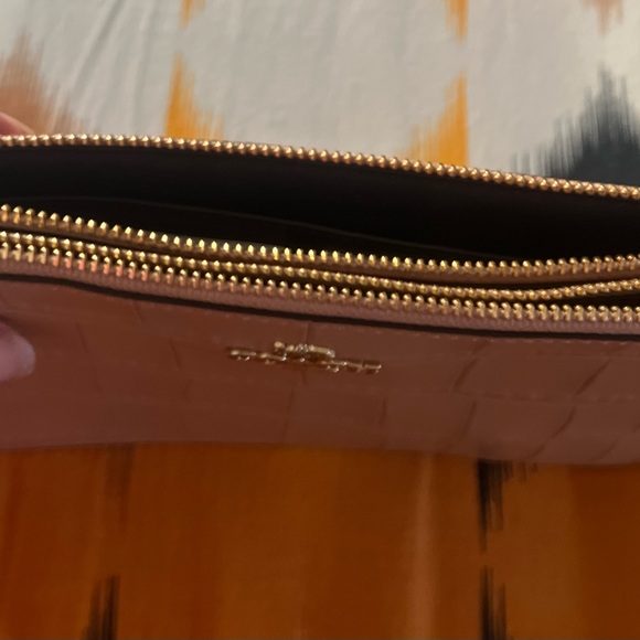 Coach beautiful & trendy clutch got from US - Picture 8 of 17